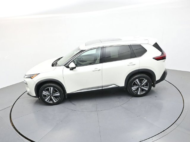 Used 2023 White Nissan SL image 21