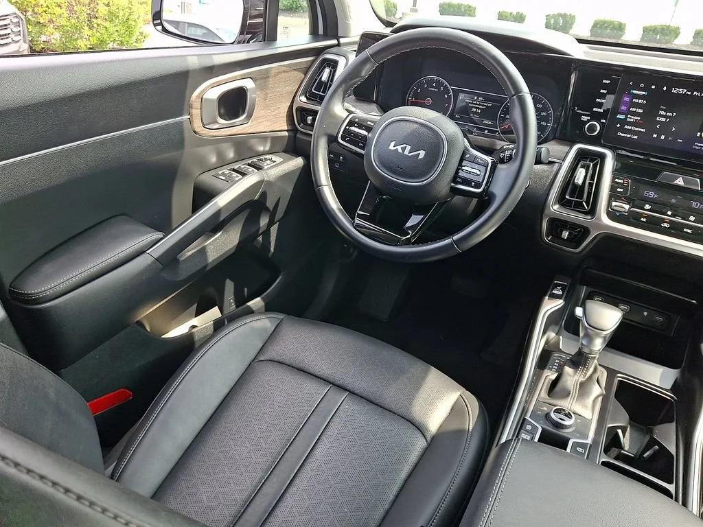 Used 2022 White Kia X-Line EX image 15