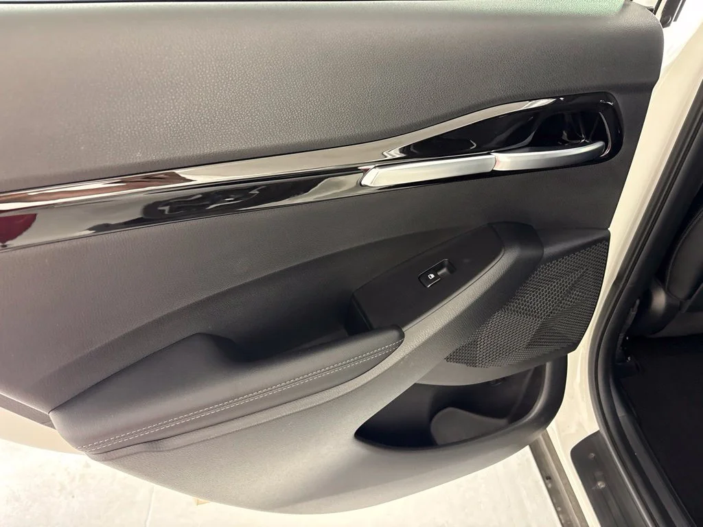 Used 2025 White Kia S image 22
