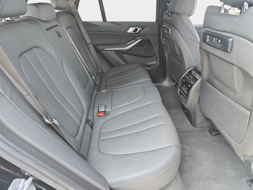 Used 2020 Black BMW sDrive40i image 13
