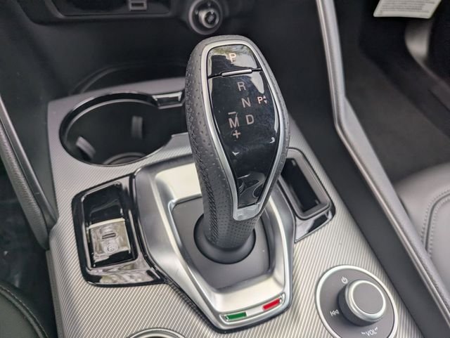 New 2025 Milano White Exterior Paint Alfa Romeo Base image 13