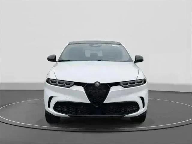 New 2025 Milano White Exterior Paint Alfa Romeo  image 2