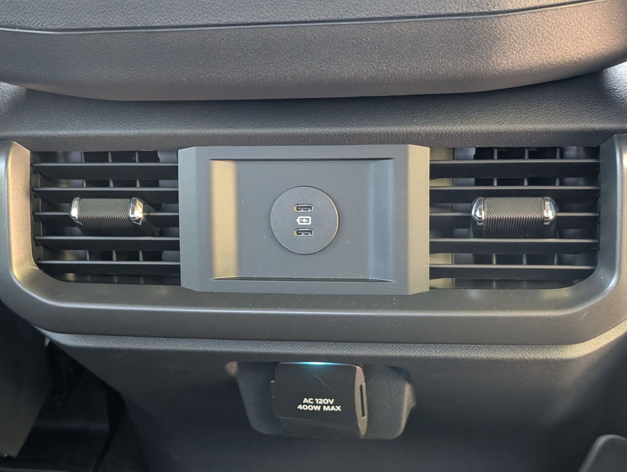 Used 2025 Black Metallic Ford LARIAT image 26