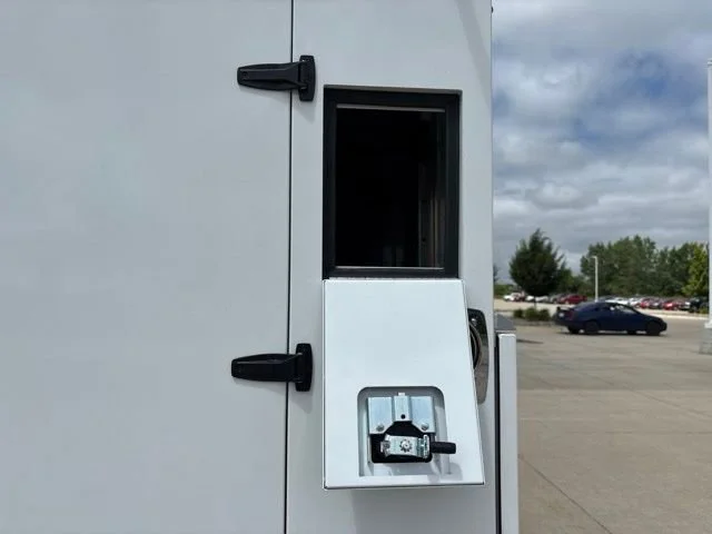 New 2026 Summit White Chevrolet 1WT image 15