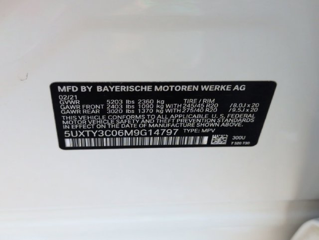 Used 2021 White BMW sDrive30i image 31