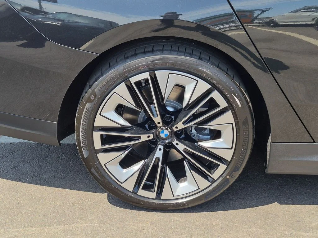 New 2027 Black BMW eDrive40 image 27