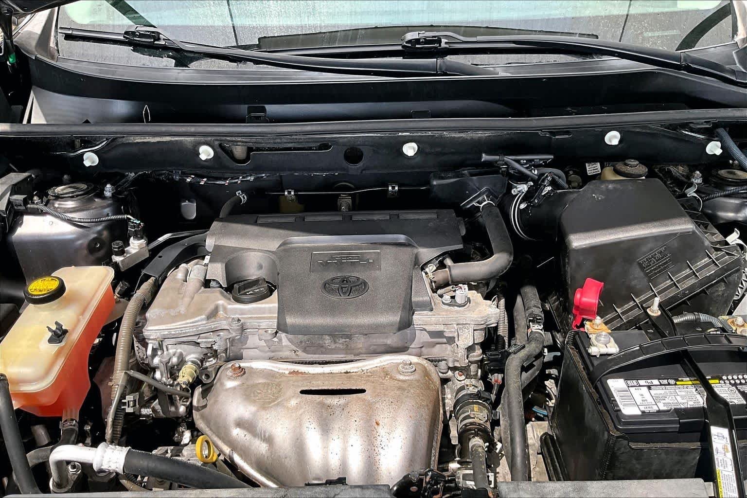 Used 2015 Magnetic Gray Metallic Toyota XLE image 30