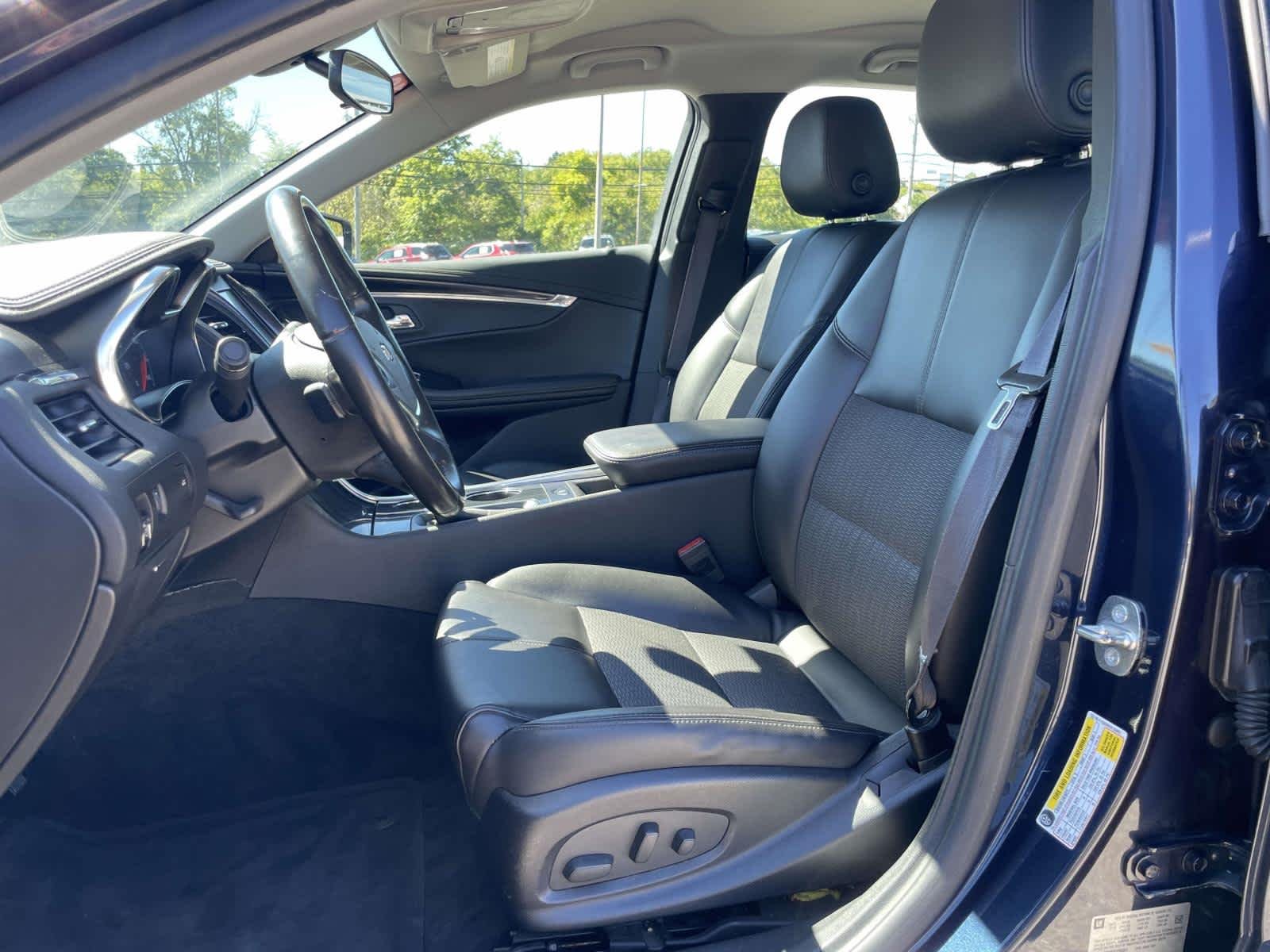 Used 2016 Blue Velvet Metallic Chevrolet LT image 21