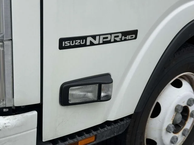 Used 2020 White Isuzu 200 image 9