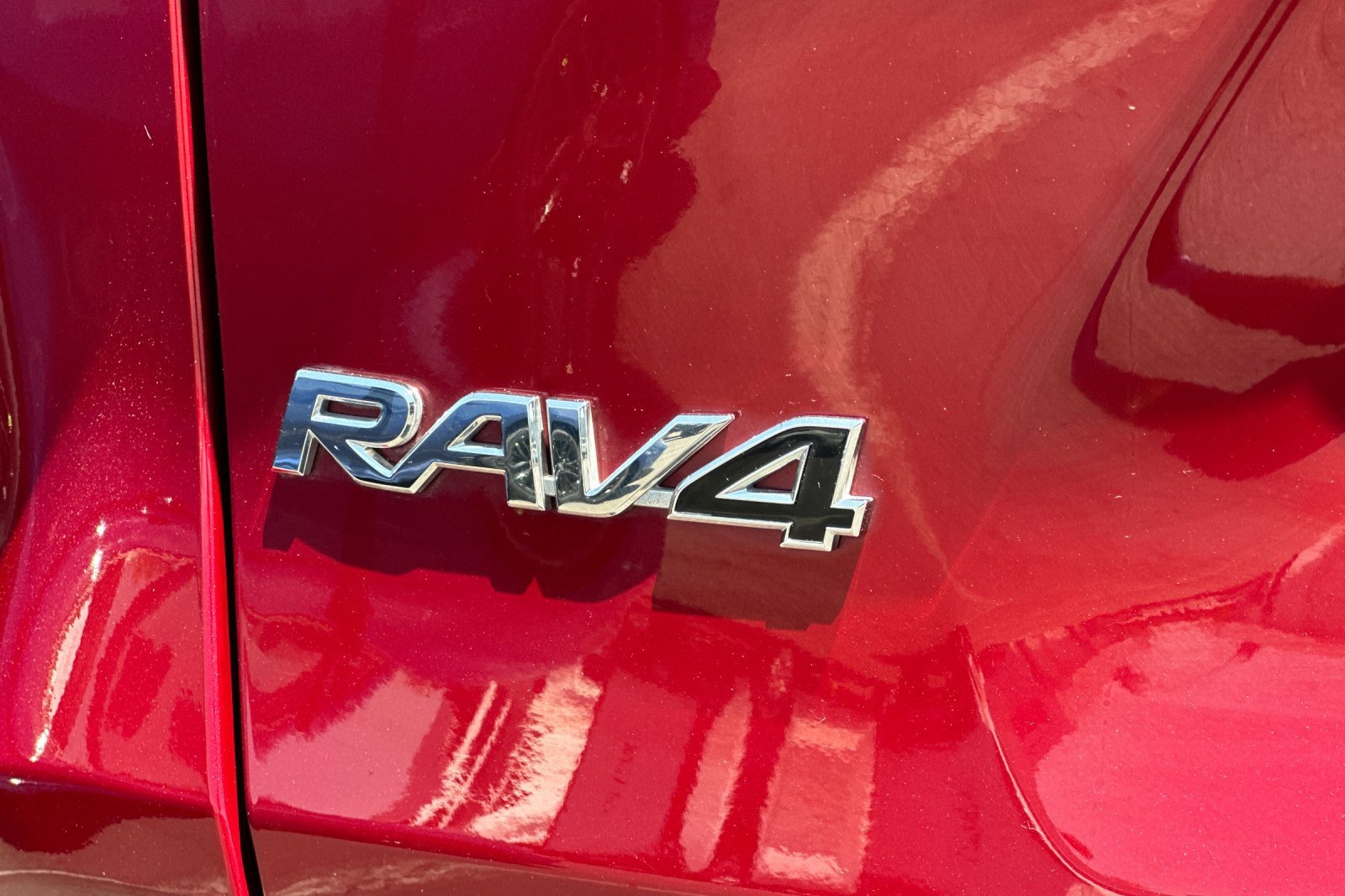 Certified Used 2025 Ruby Flare Pearl Toyota XLE image 27