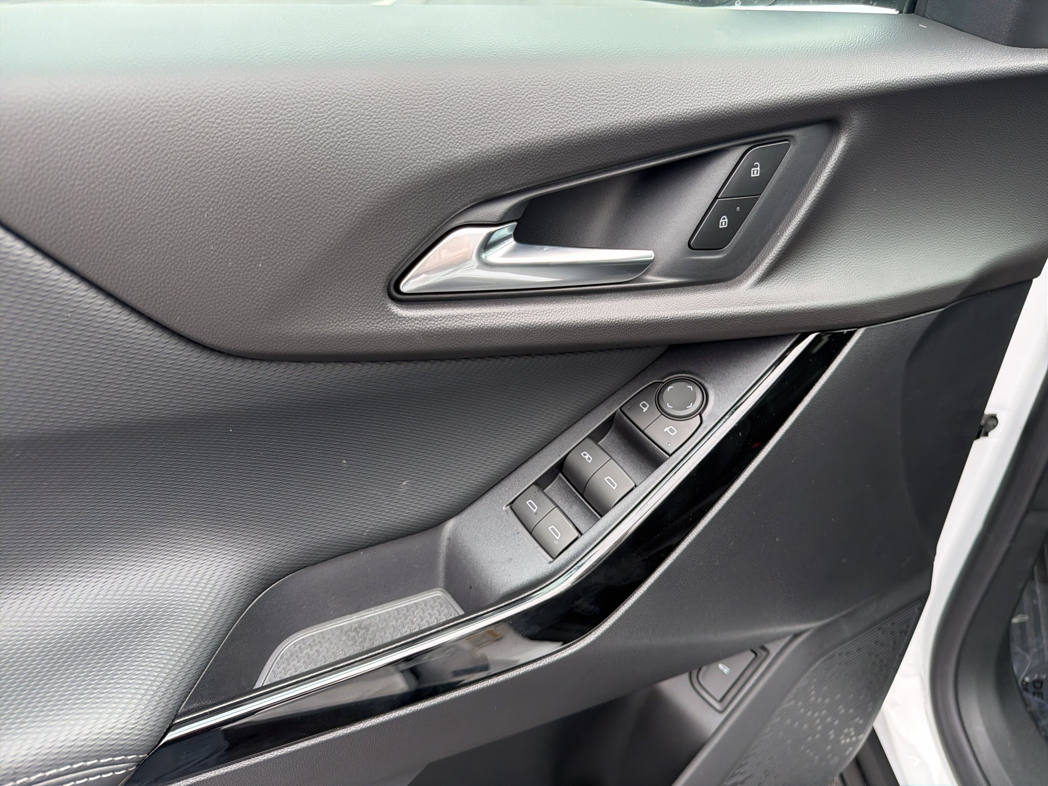 2027 Chevrolet Equinox LT - Photo 22