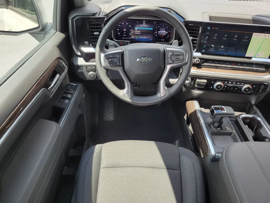 New 2026 Summit White Chevrolet RST image 18
