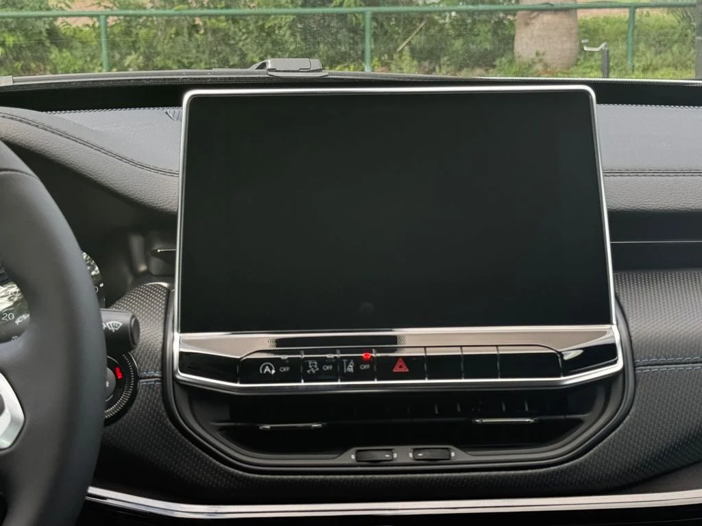New 2026 Silver Jeep Latitude image 21