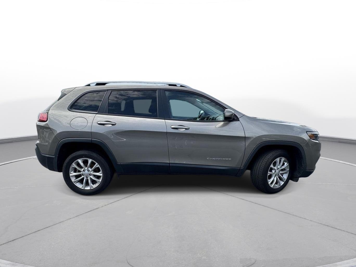 Used 2020 Light Brownstone Pearlcoat Jeep Latitude image 5