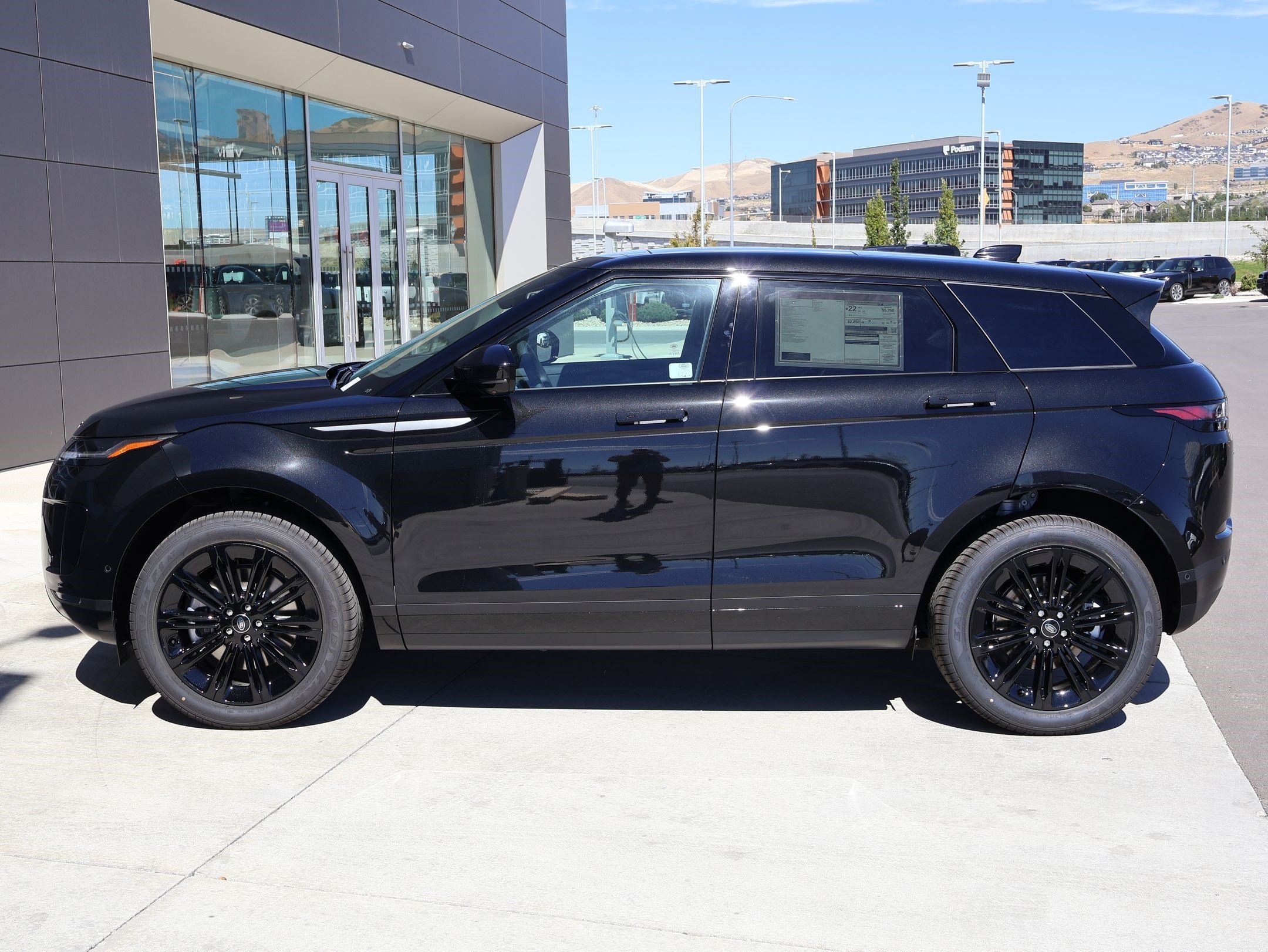 New 2026 Santorini Black LAND ROVER S image 9