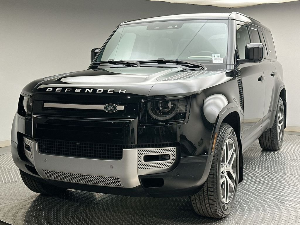 Used 2024 Santorini Black Metallic Land Rover S image 1