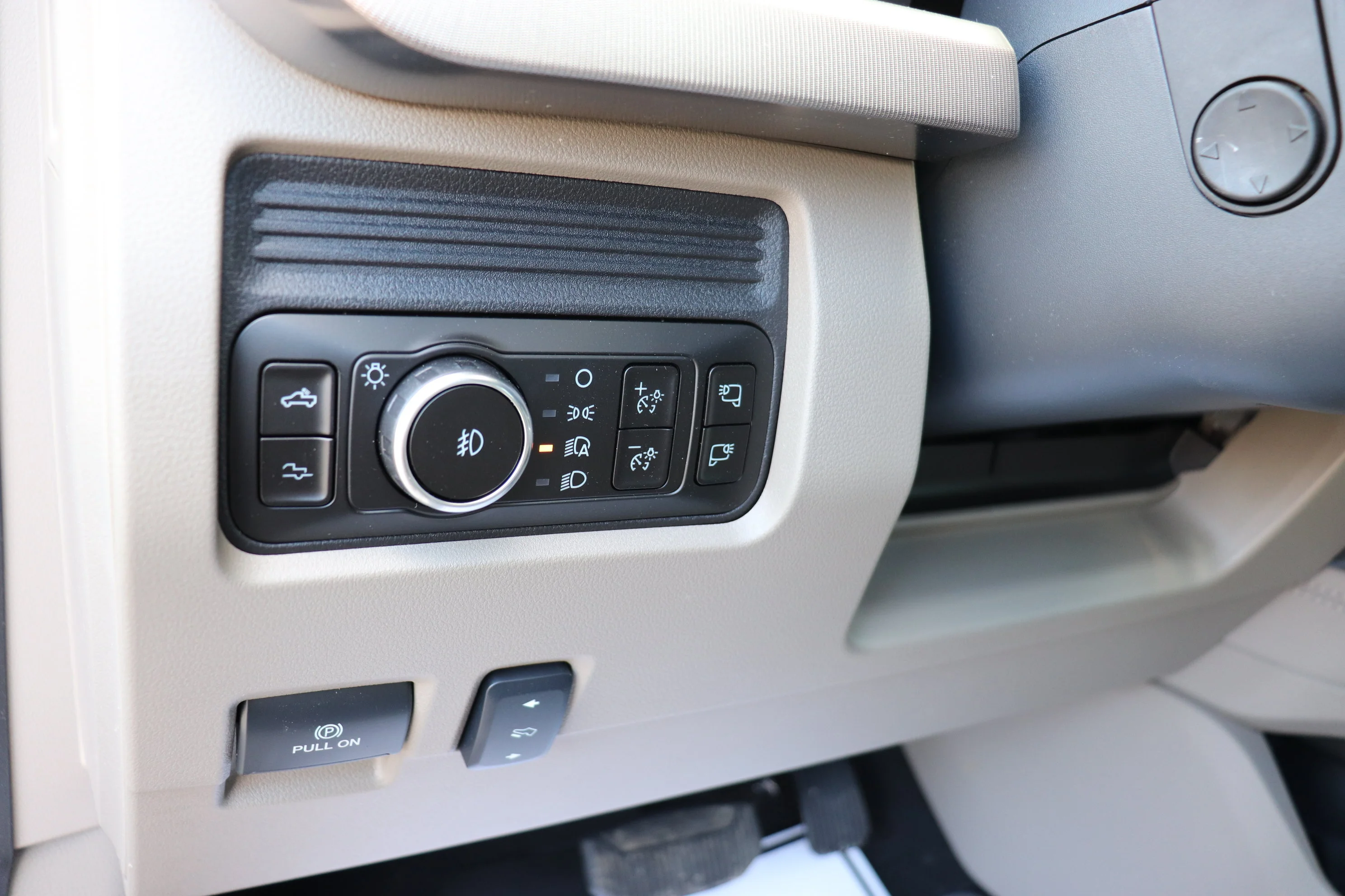 New 2026 AVALANCHE Ford Platinum image 12