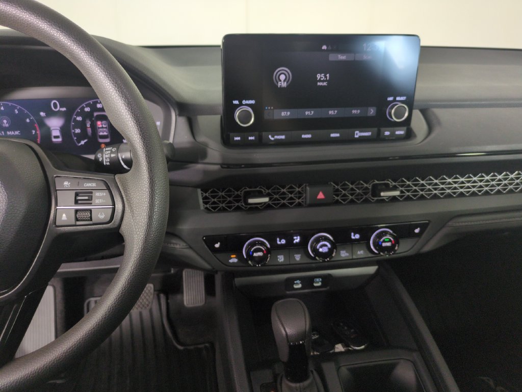 2025 Honda Accord SE - Photo 24