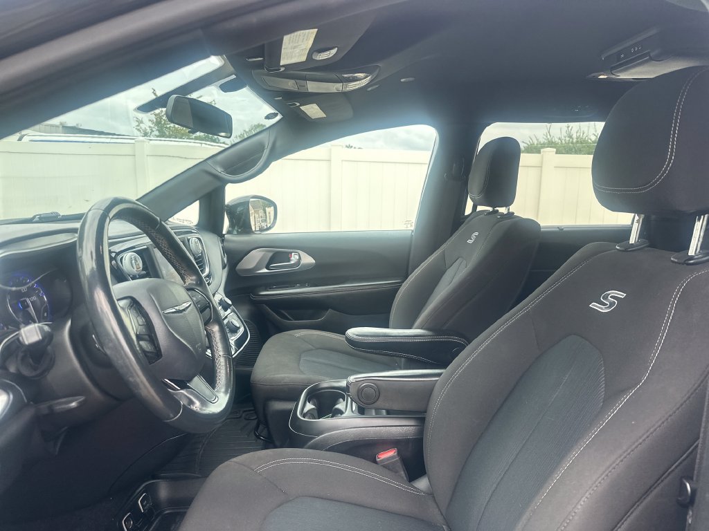Used 2020 Black Chrysler Touring image 9