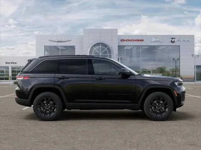 New 2026 Diamond Black Crystal Pearlcoat Jeep Laredo image 125