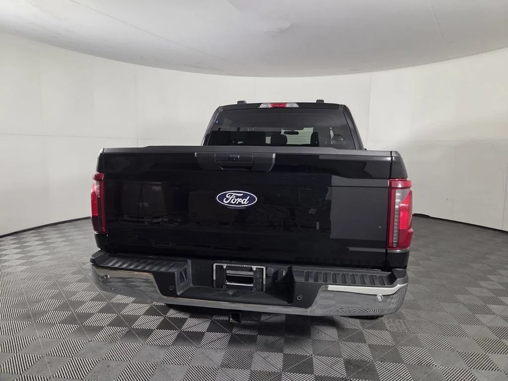 Used 2025 Black Metallic Ford XLT image 5