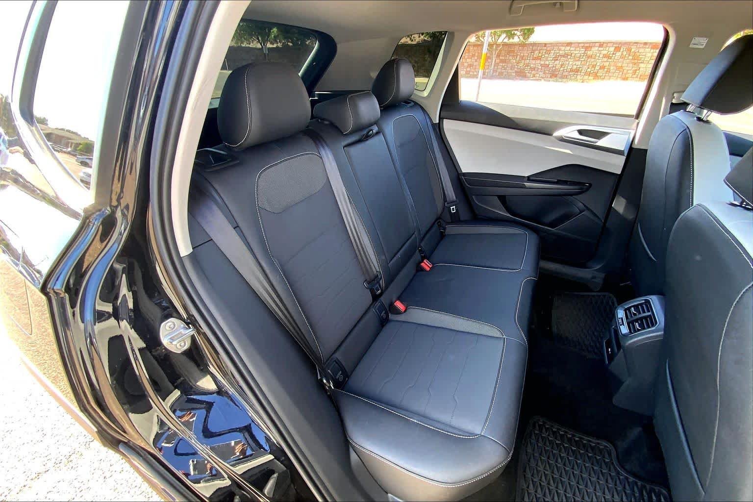 Used 2025 Deep Black Pearl Volkswagen SE image 20