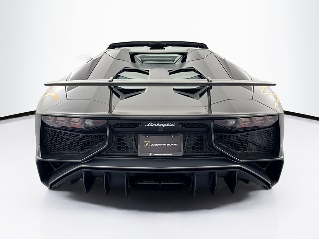 Used 2017  Lamborghini  image 6