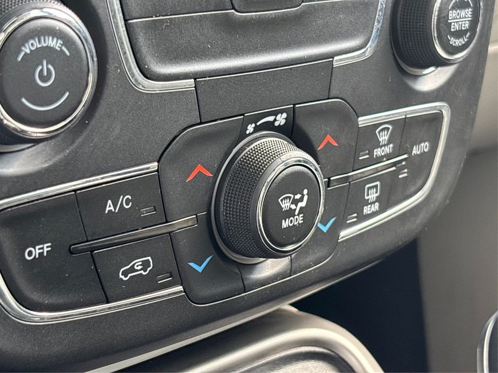 Used 2021 Gray Jeep Latitude image 27