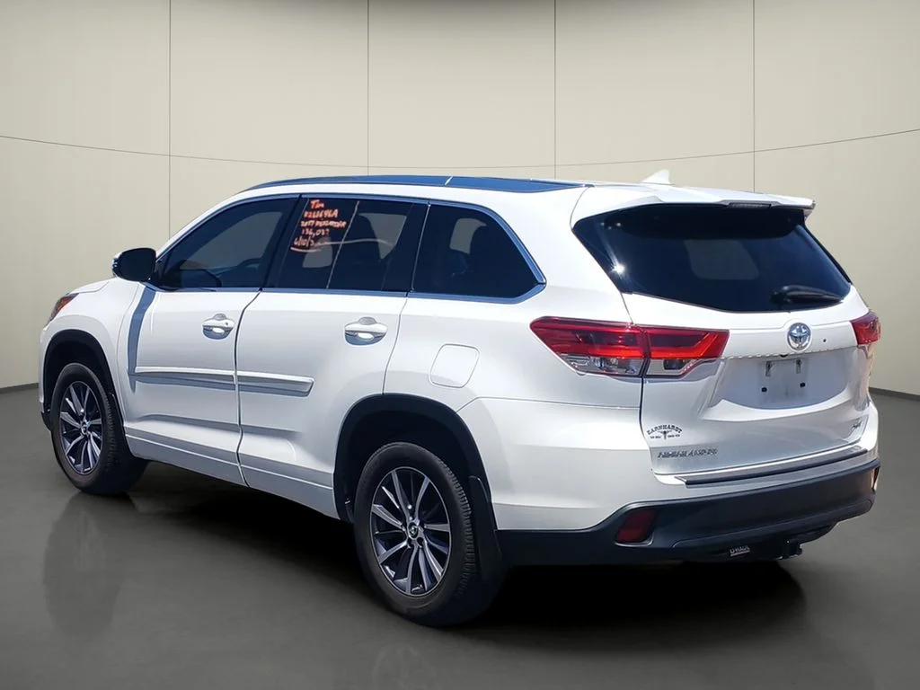 Used 2017 Blizzard Pearl Toyota XLE image 5