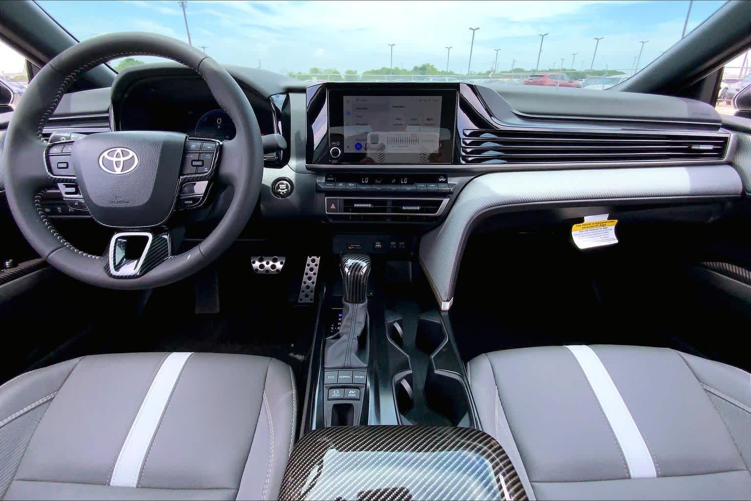 Used 2025 Ice Cap Toyota SE image 15
