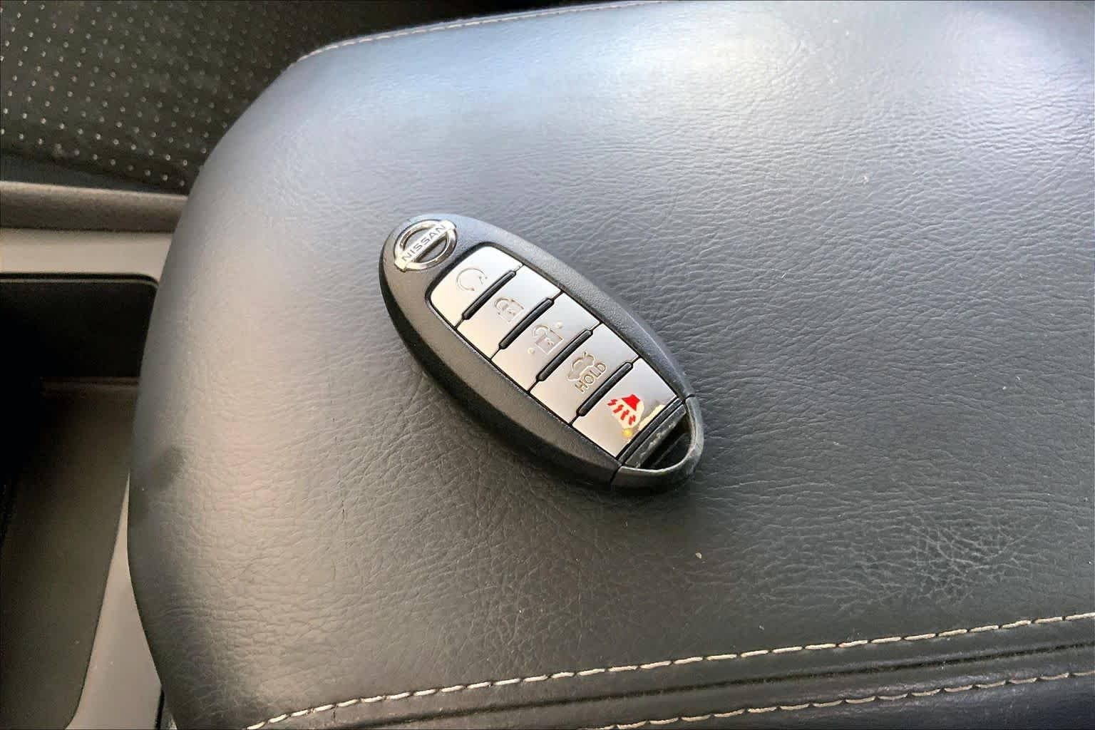 Used 2016 Super Black Nissan 2.5 SV image 15