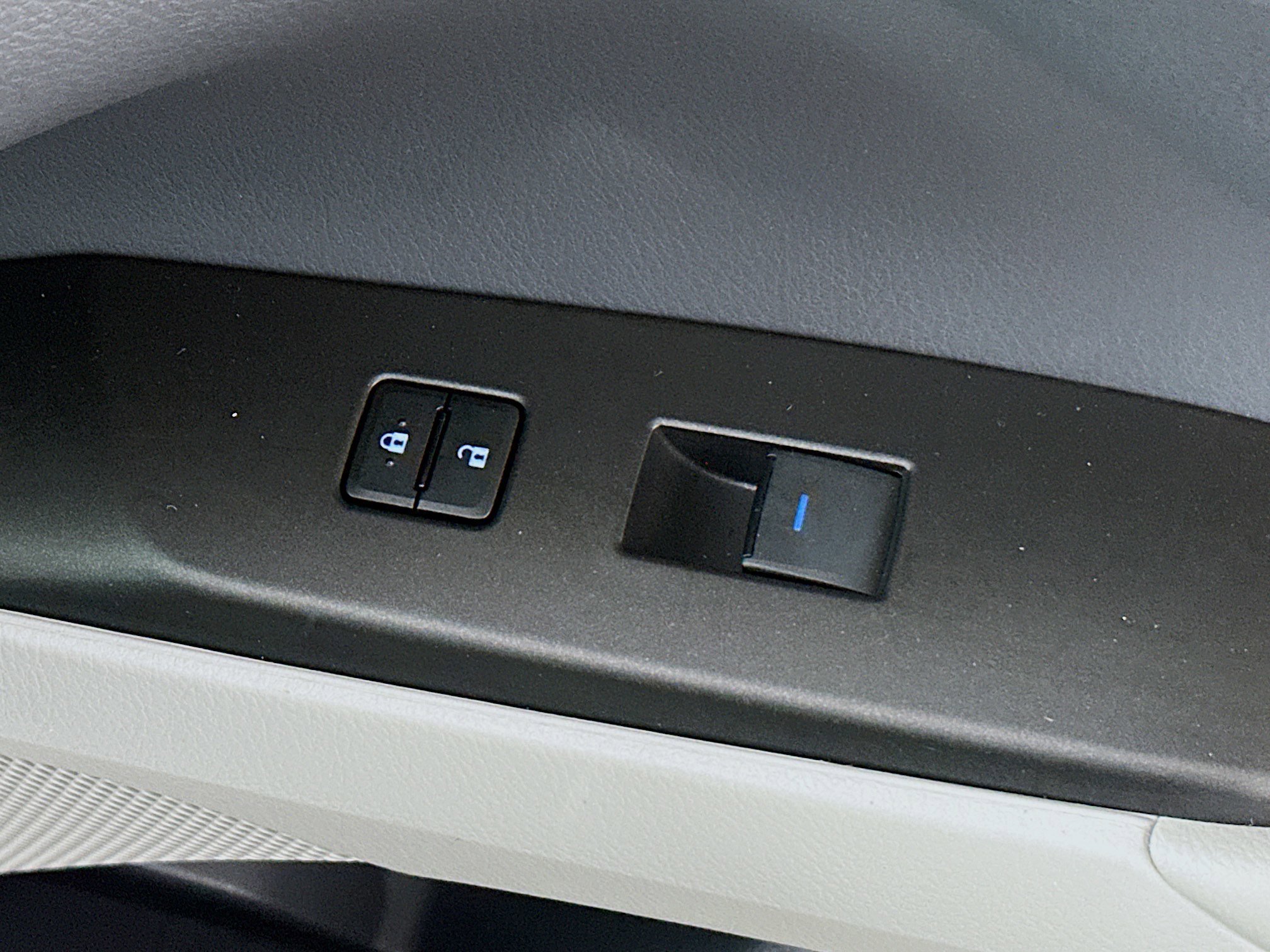 Used 2023 Ice Toyota SE image 28