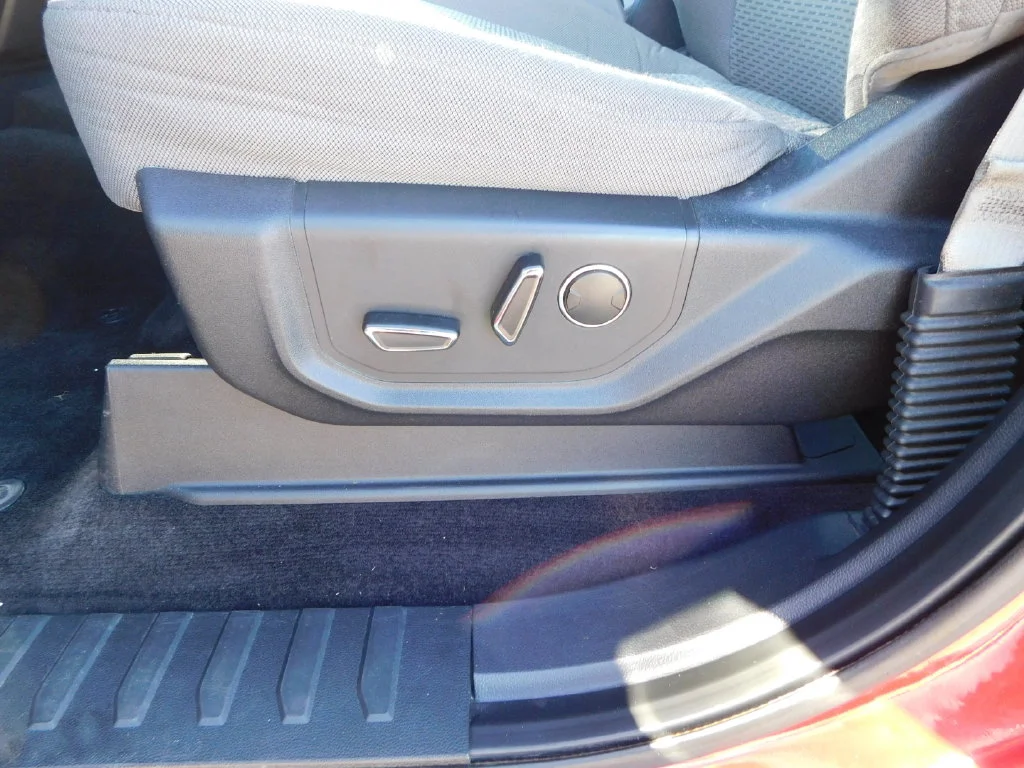 Used 2016 Ruby Red Metallic Tinted Clearcoat Ford XLT image 17