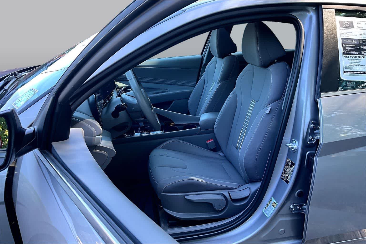 Used 2025 Fluid Metal Hyundai SEL Convenience image 9