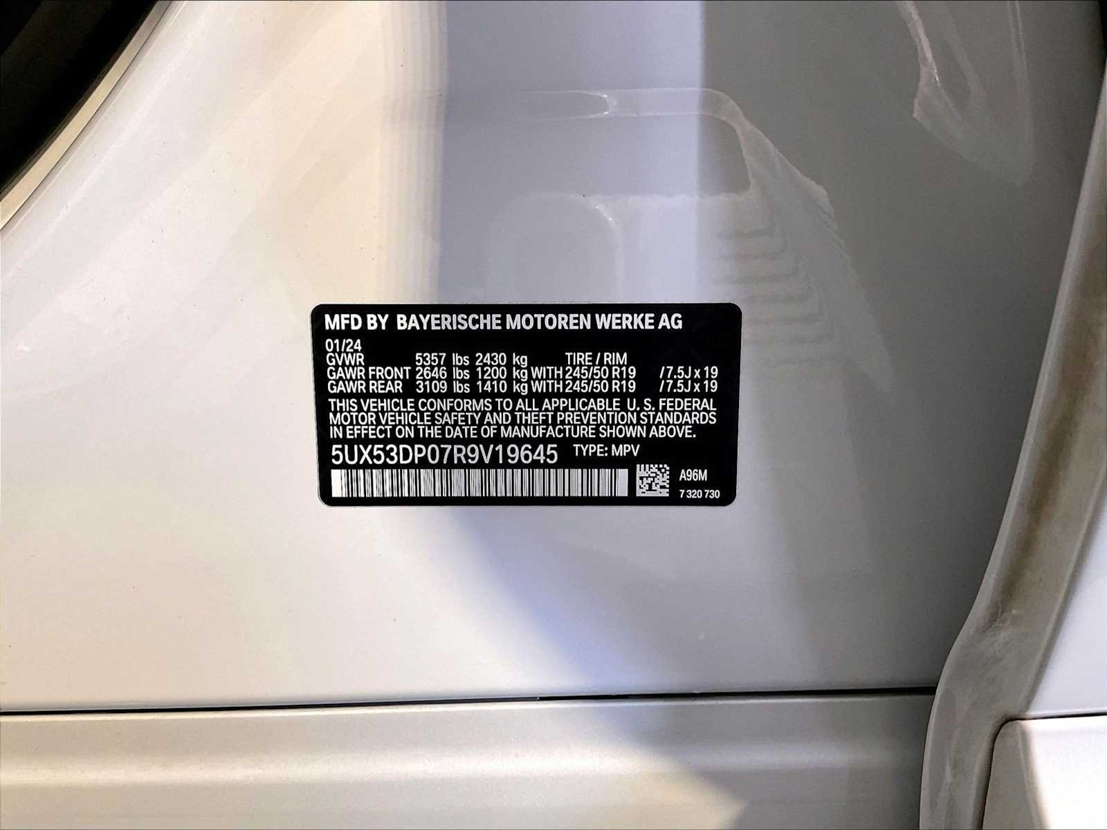 Used 2024 Mineral White Metallic BMW xDrive30i image 36