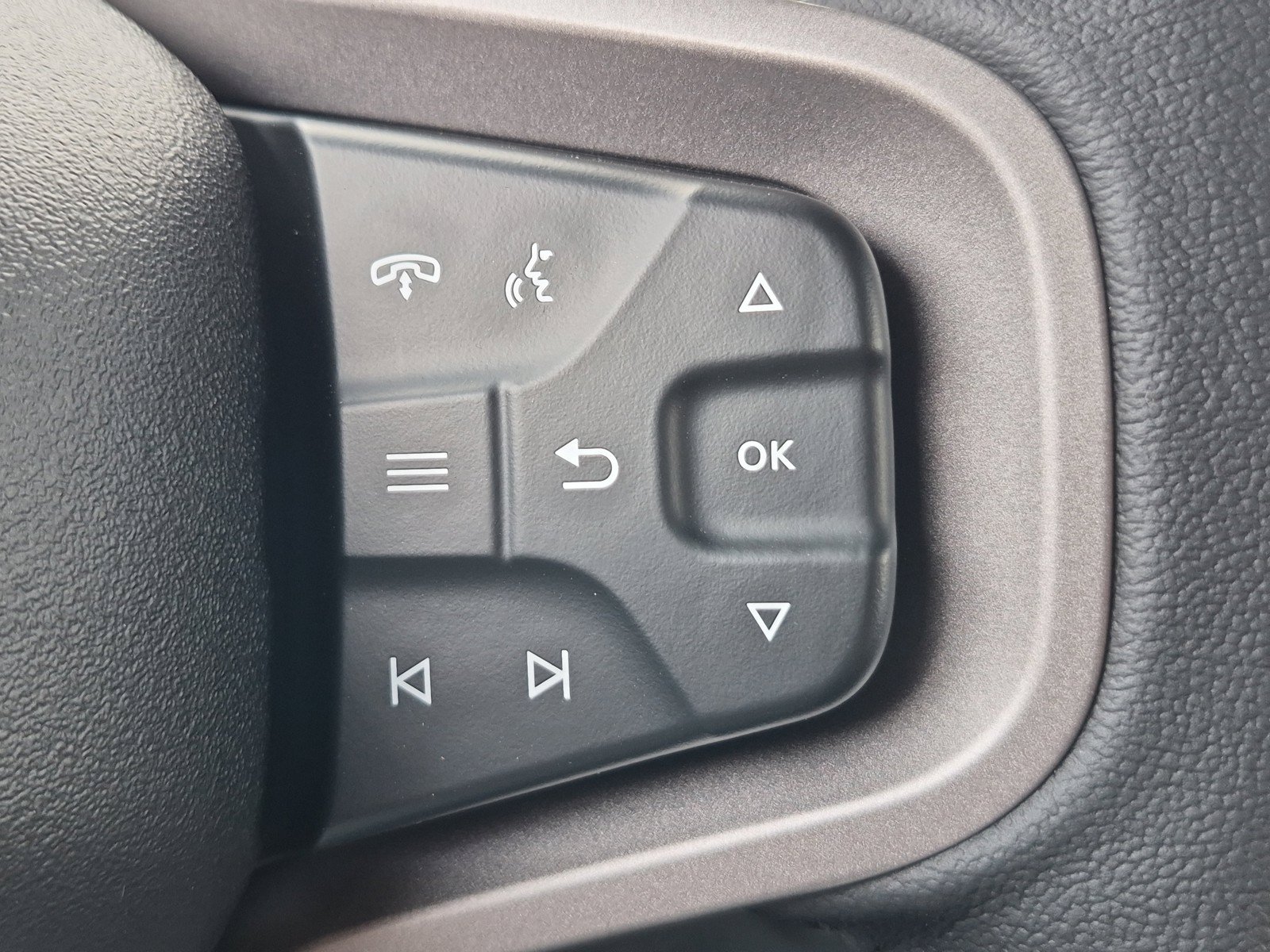 New 2026 Oxford White Ford Badlands® image 23