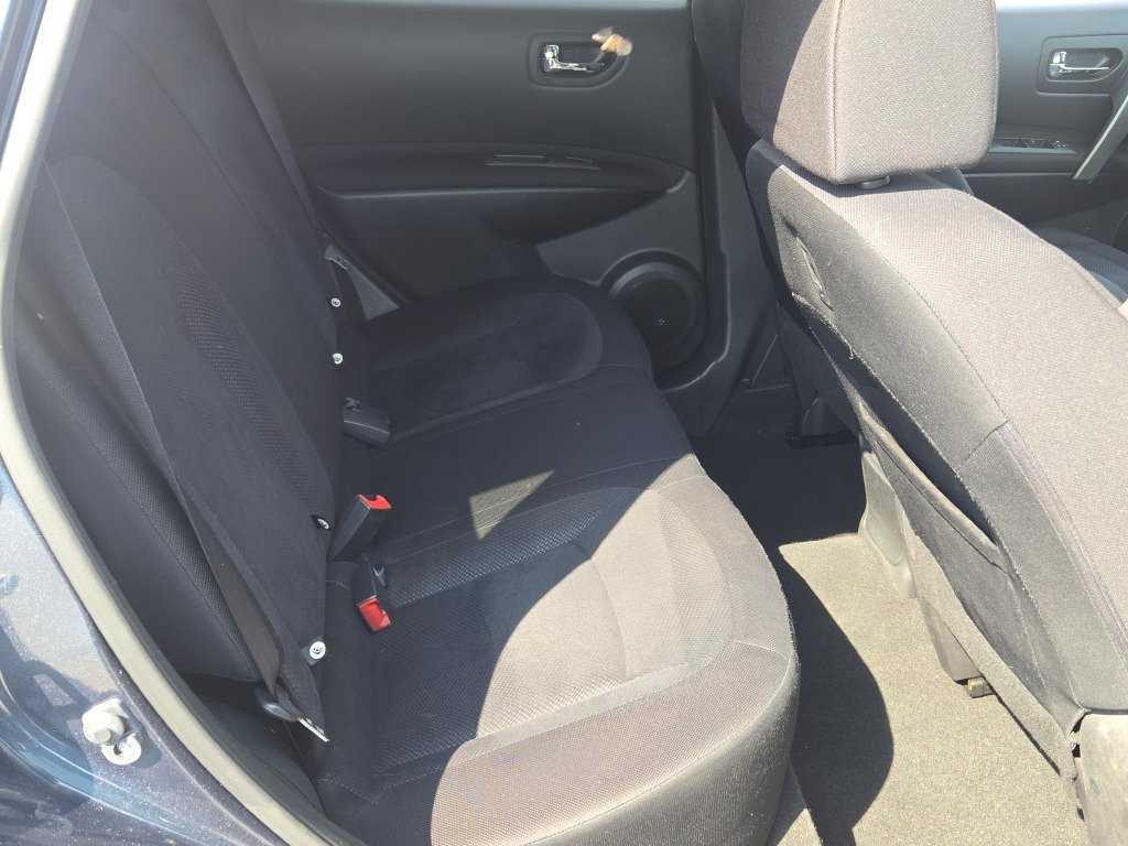 Used 2015 Blue Nissan S image 7