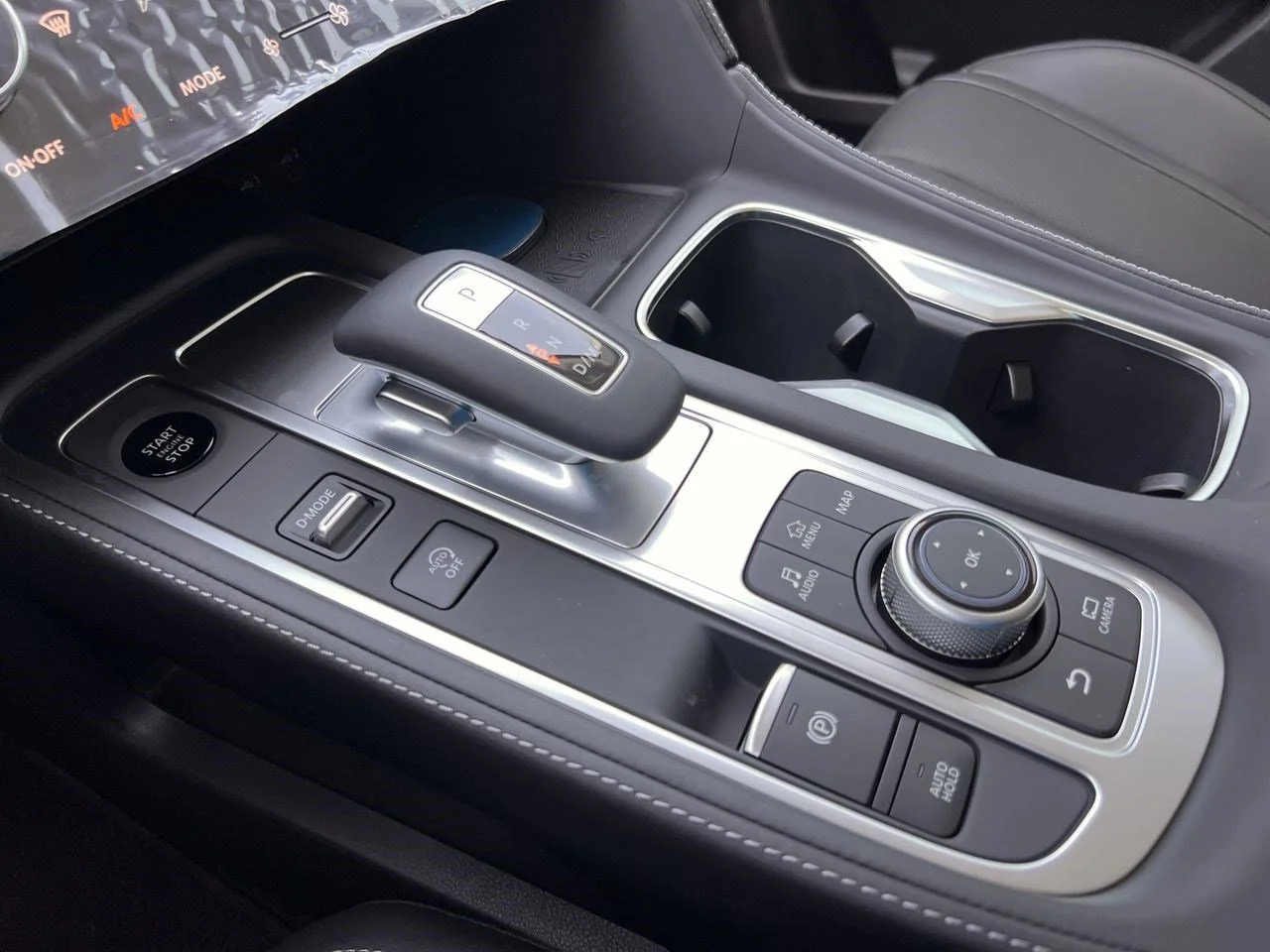 New 2027 RADIANT WHITE INFINITI Luxe FWD image 17