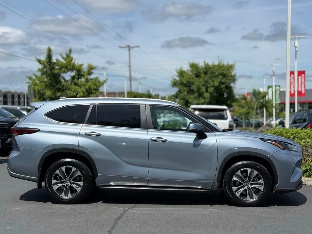 Certified Used 2024  Toyota XLE image 6