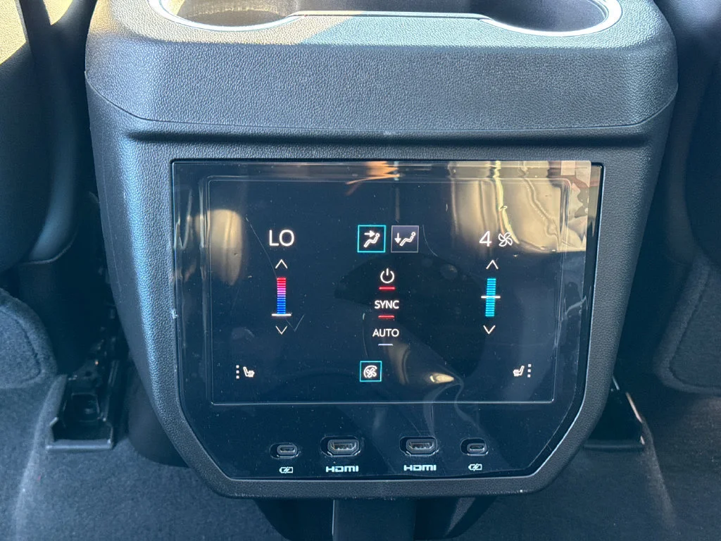2025 GMC Yukon AT4 Ultimate - Photo 31