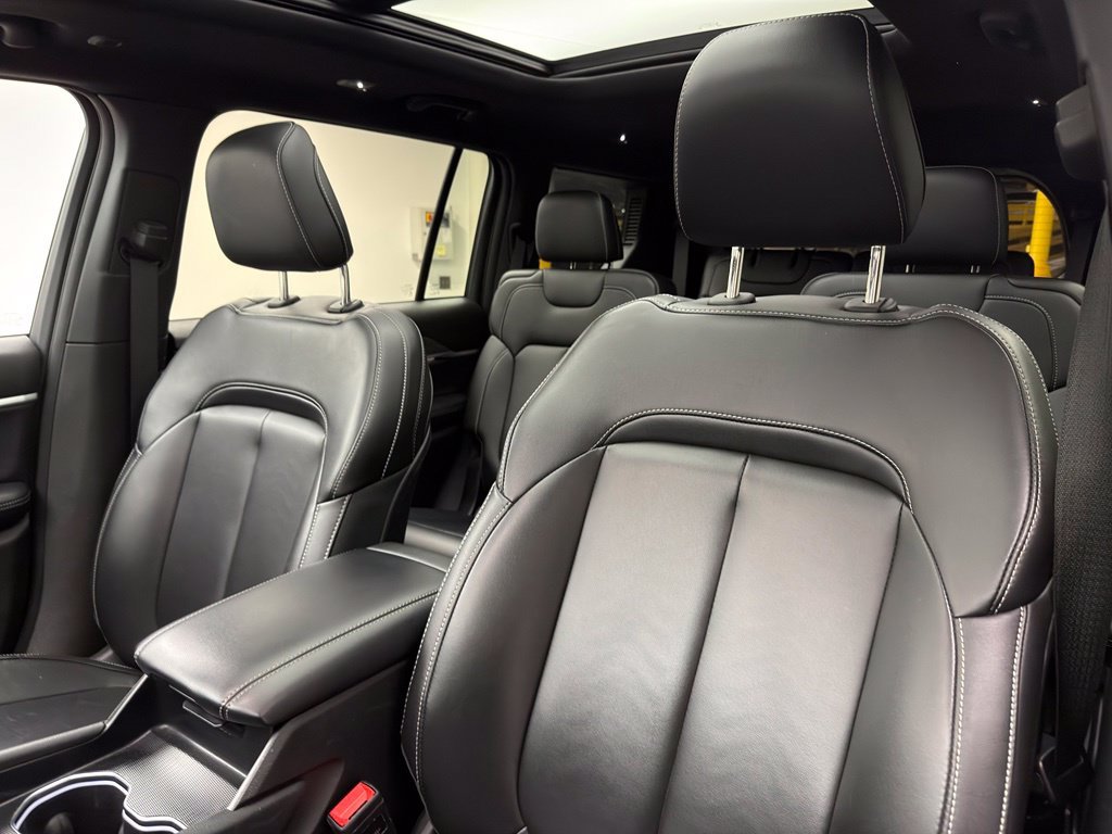 Used 2025 Diamond Black Jeep Limited image 11