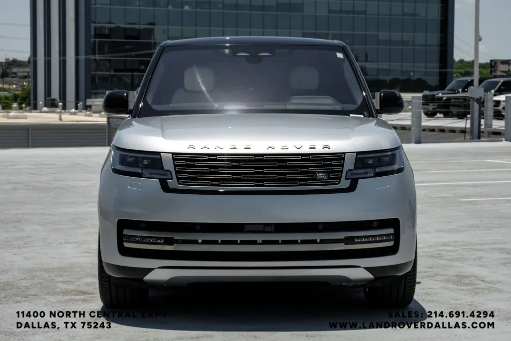 Used 2023 Hakuba Silver Metallic Land Rover SE image 3