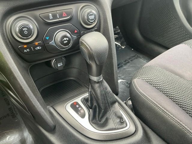 Used 2014 Red Dodge SXT image 34