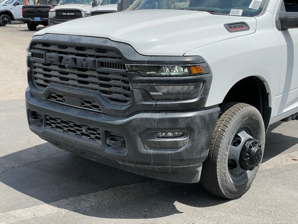 2025 RAM 3500 Chassis Tradesman - Photo 10