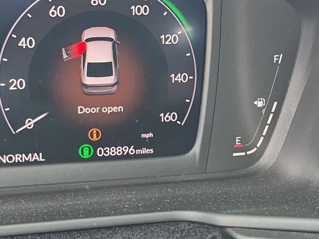 Used 2023 Platinum White Pearl Honda Touring image 8