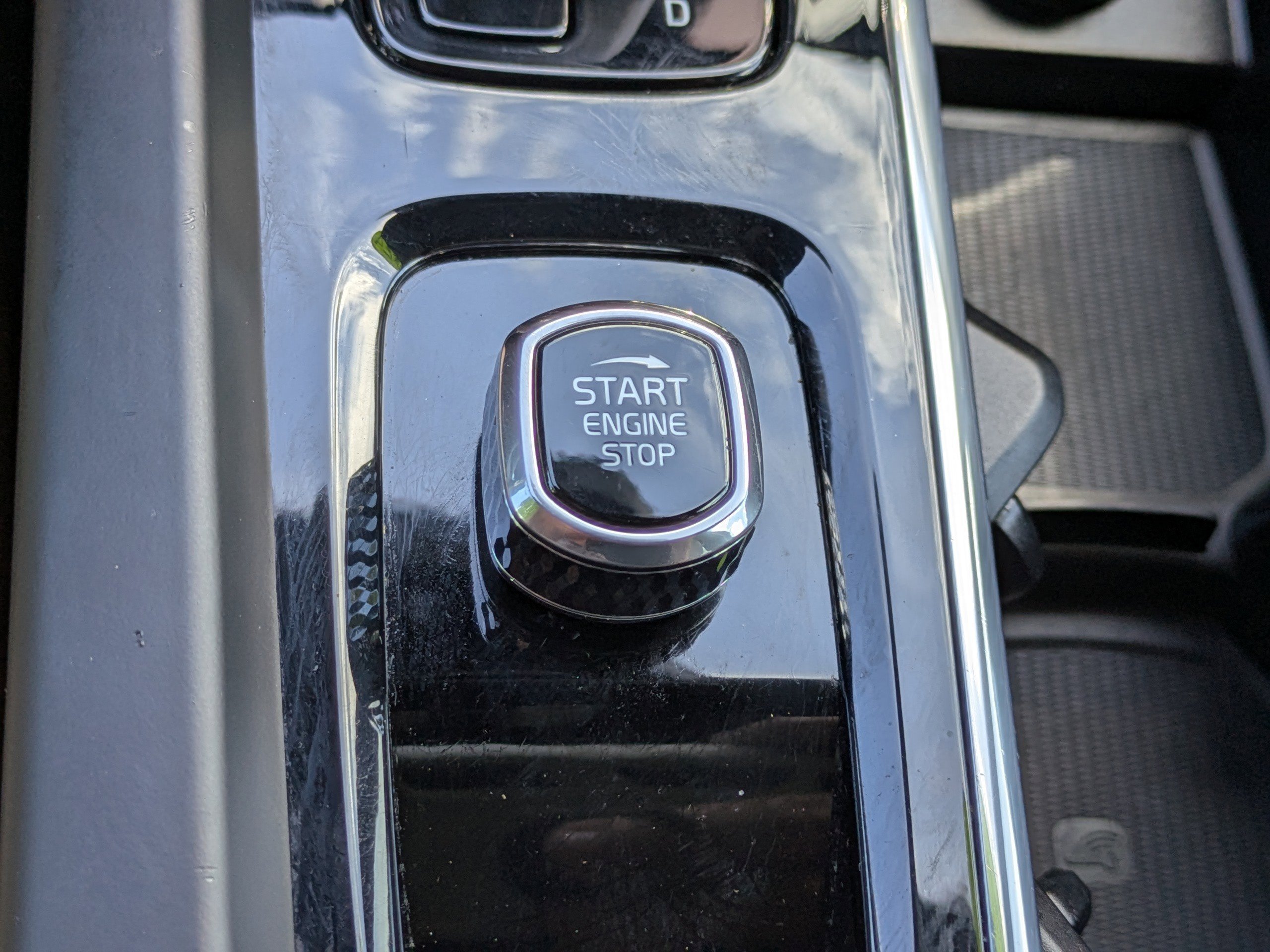 Used 2024 Crystal White Metallic Volvo Plus Dark Theme image 27