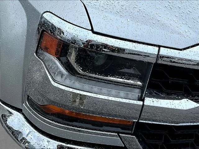 Used 2019 Silver Chevrolet LT image 33
