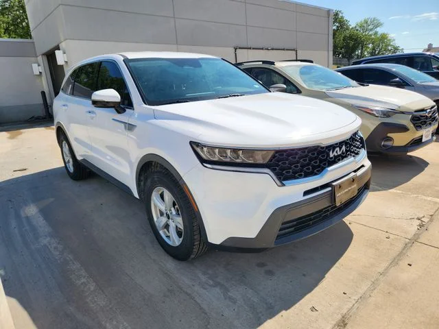 2023 Kia Sorento LX AT's photo