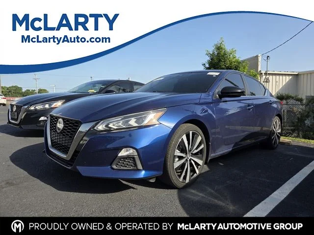 Used 2022 Blue Nissan 2.5 SR image 1