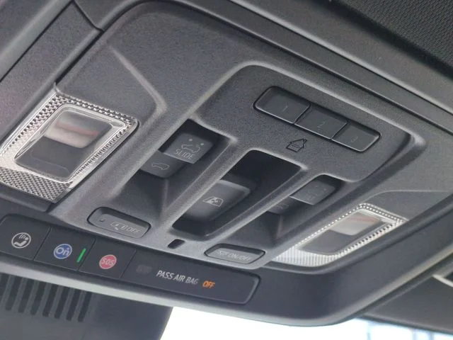 Used 2025 White GMC AT4 image 26